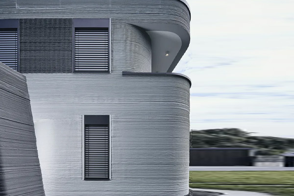 Zwarte buitenjaloezieën bij moderne woning